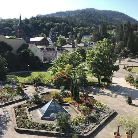 At The Edge Of The Forest アパート