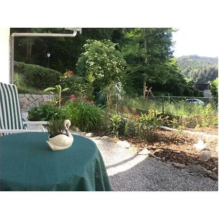 At The Edge Of The Forest アパート